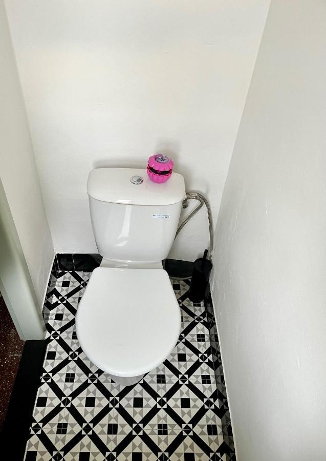 Slunny Byt S Krasnym Vyhledem Apartment โนเว เมสตู นอด เมตูยี ภายนอก รูปภาพ