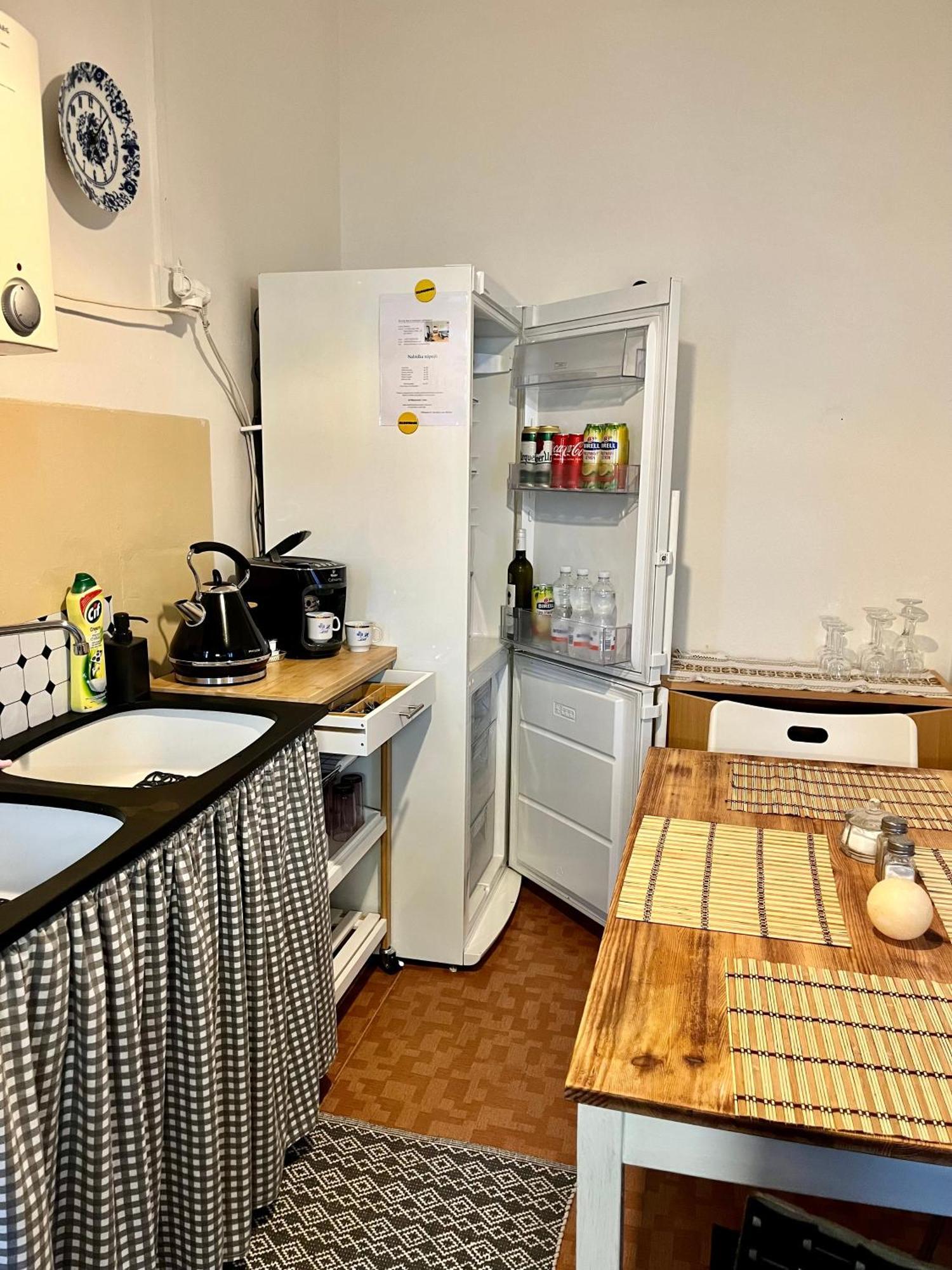 Slunny Byt S Krasnym Vyhledem Apartment โนเว เมสตู นอด เมตูยี ภายนอก รูปภาพ