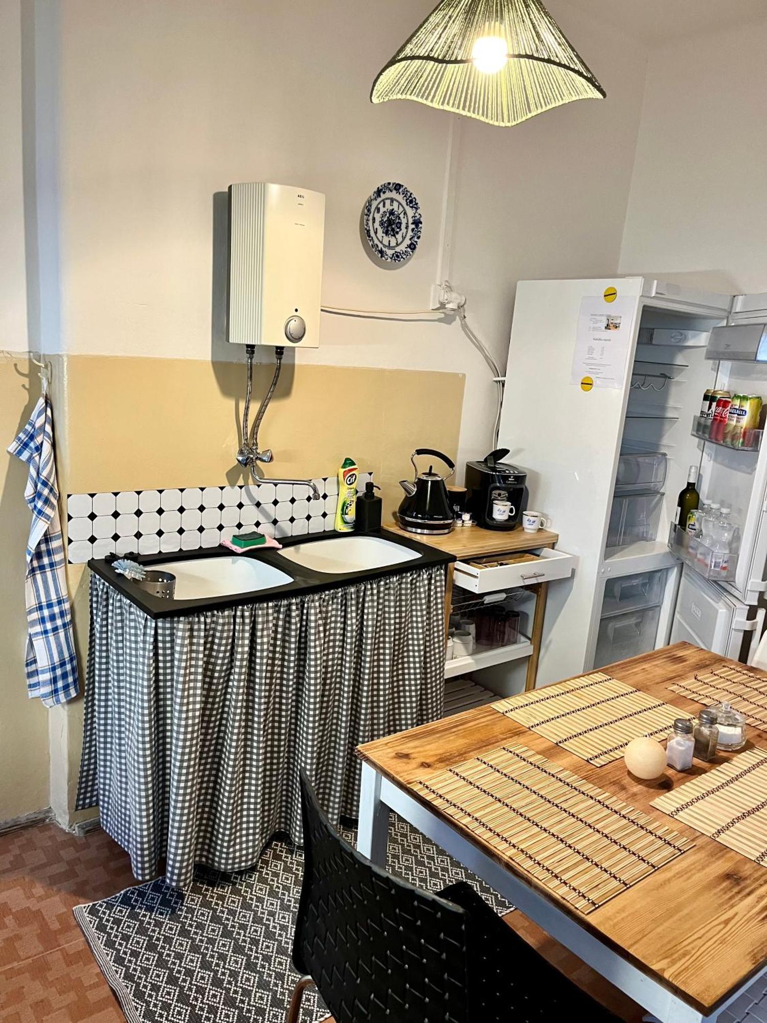 Slunny Byt S Krasnym Vyhledem Apartment โนเว เมสตู นอด เมตูยี ภายนอก รูปภาพ